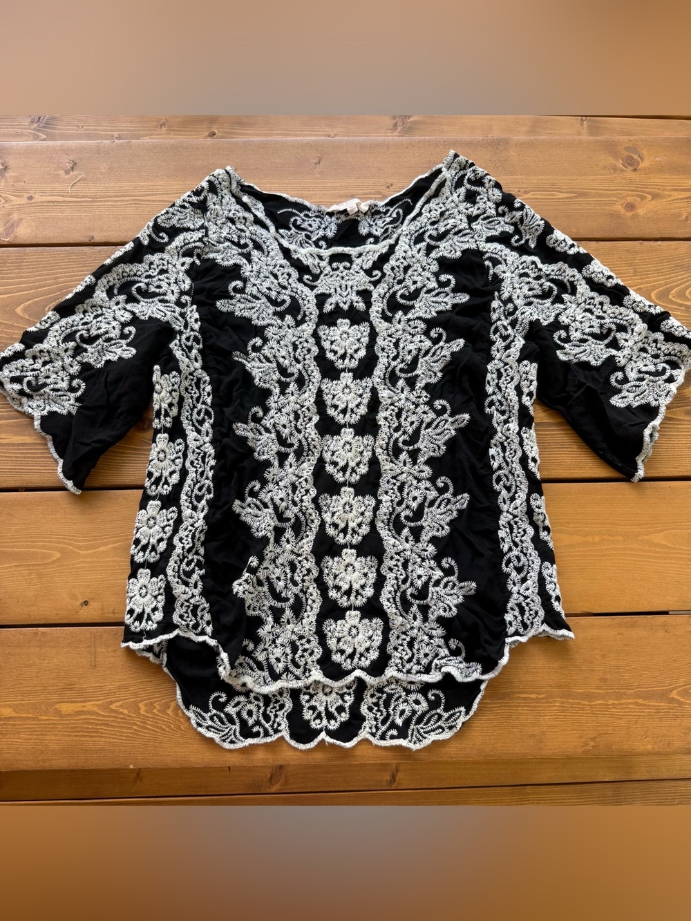 Solitaire XL Black & White Embroidered Top